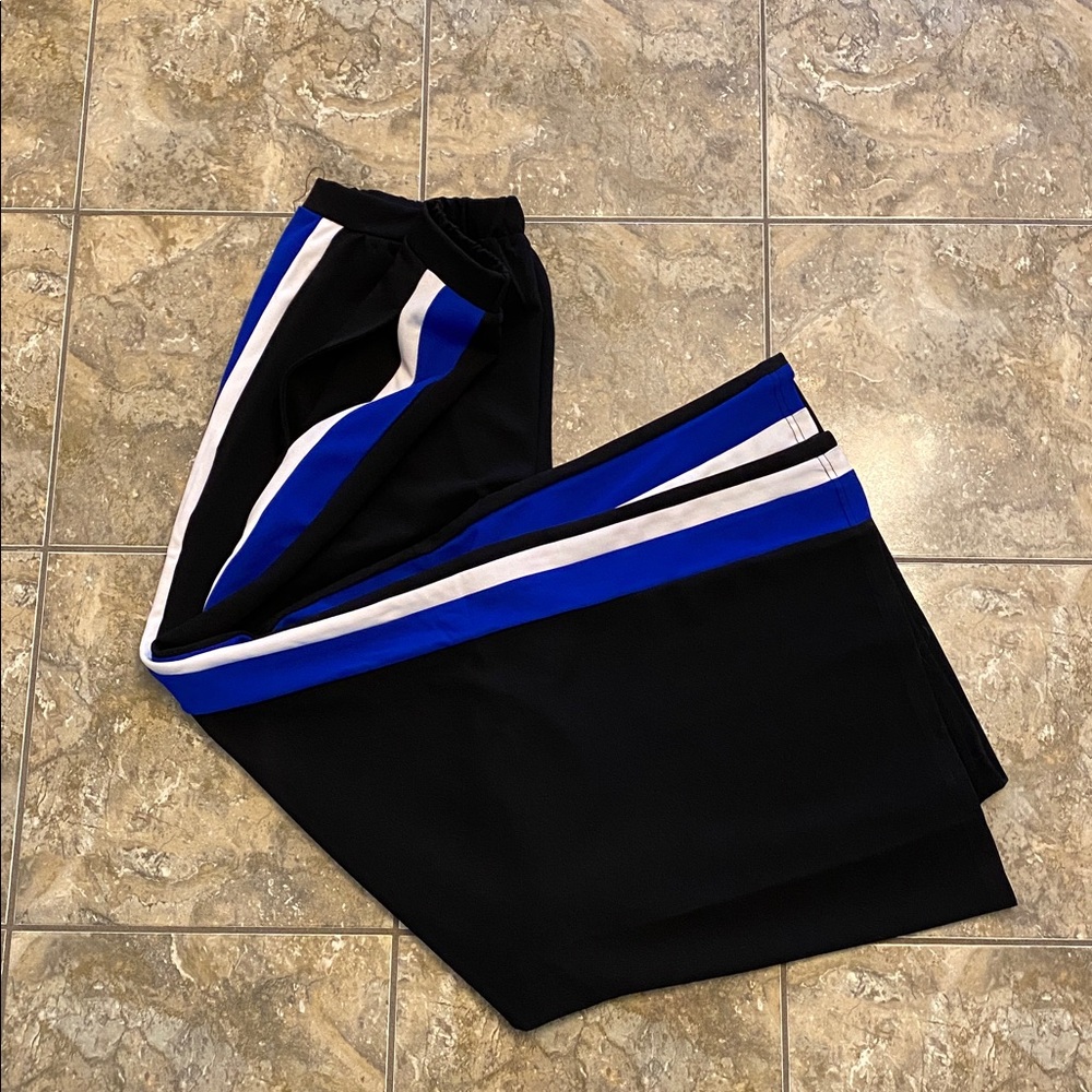 French Connection wide leg pants with side stripe and pockets. Size 12.